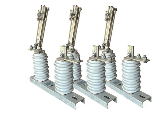 Qualité  Outdoor Disconnector Switch Ceramic Insulator Hookstick Operated Switch 700Pa Used With Vacuum Circuit Breaker usine