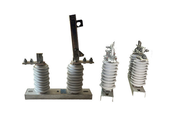 Commutateur de déconnexion en céramique haute tension 50 Hz Pour la distribution extérieure Facile à utiliser Puissant commutateur de rupture verticale