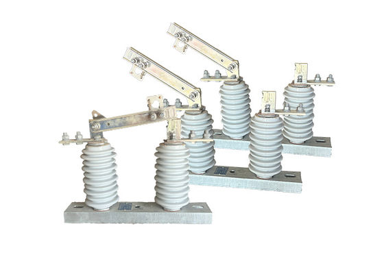 Commutateur de déconnexion extérieure à courant alternatif de la série GW9 Commutateur de déconnexion de ligne aérienne en porcelaine à tension moyenne à phase unique